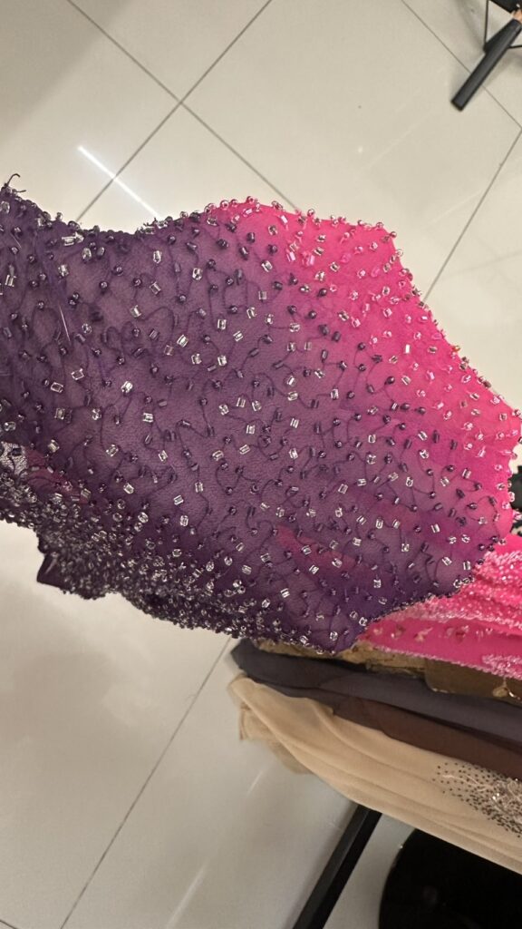 บริการซ่อมมุกและเลื่อมบนชุดราตรี