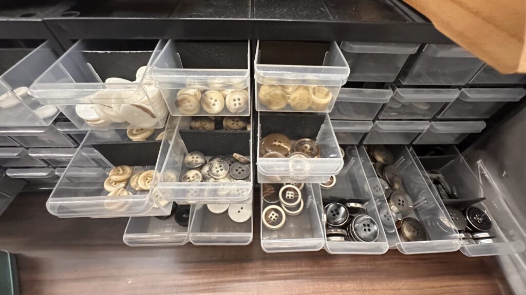 กระดุมสูท