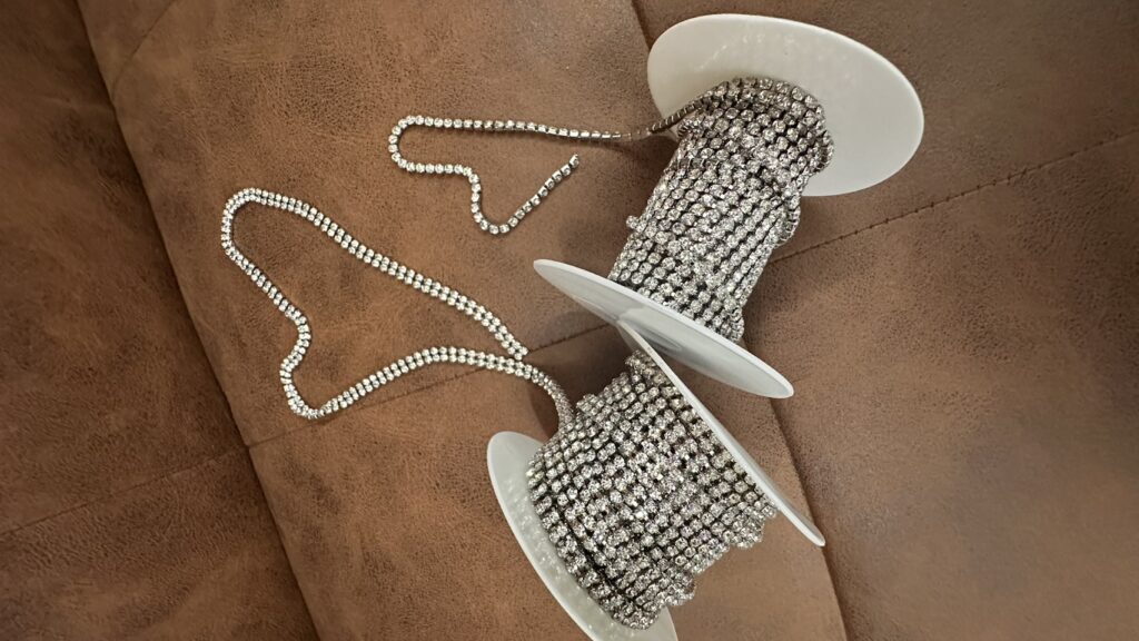 สร้อยเพชรตกแต่งชุด