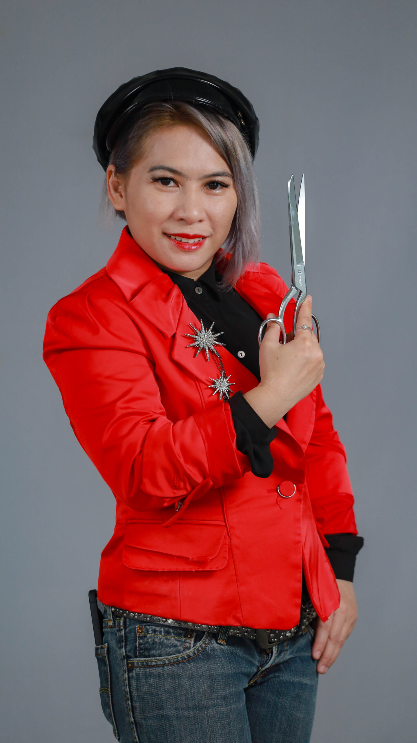 Woon Khiaozen ผู้เชี่ยวชาญประเมินชุดโครงสร้างซับซ้อน Mallika Thaidress