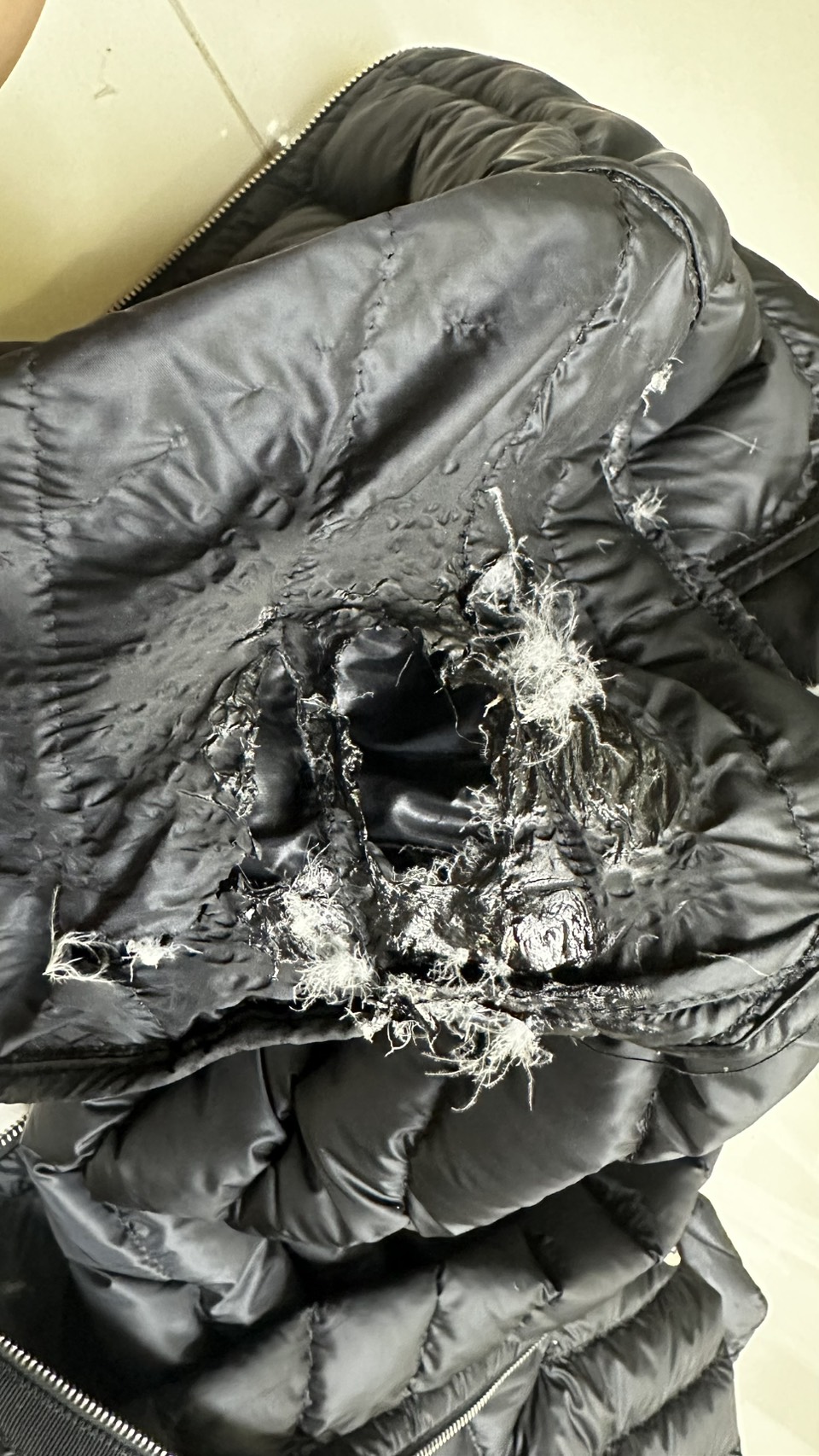 Close-up of melt damage on the shoulder